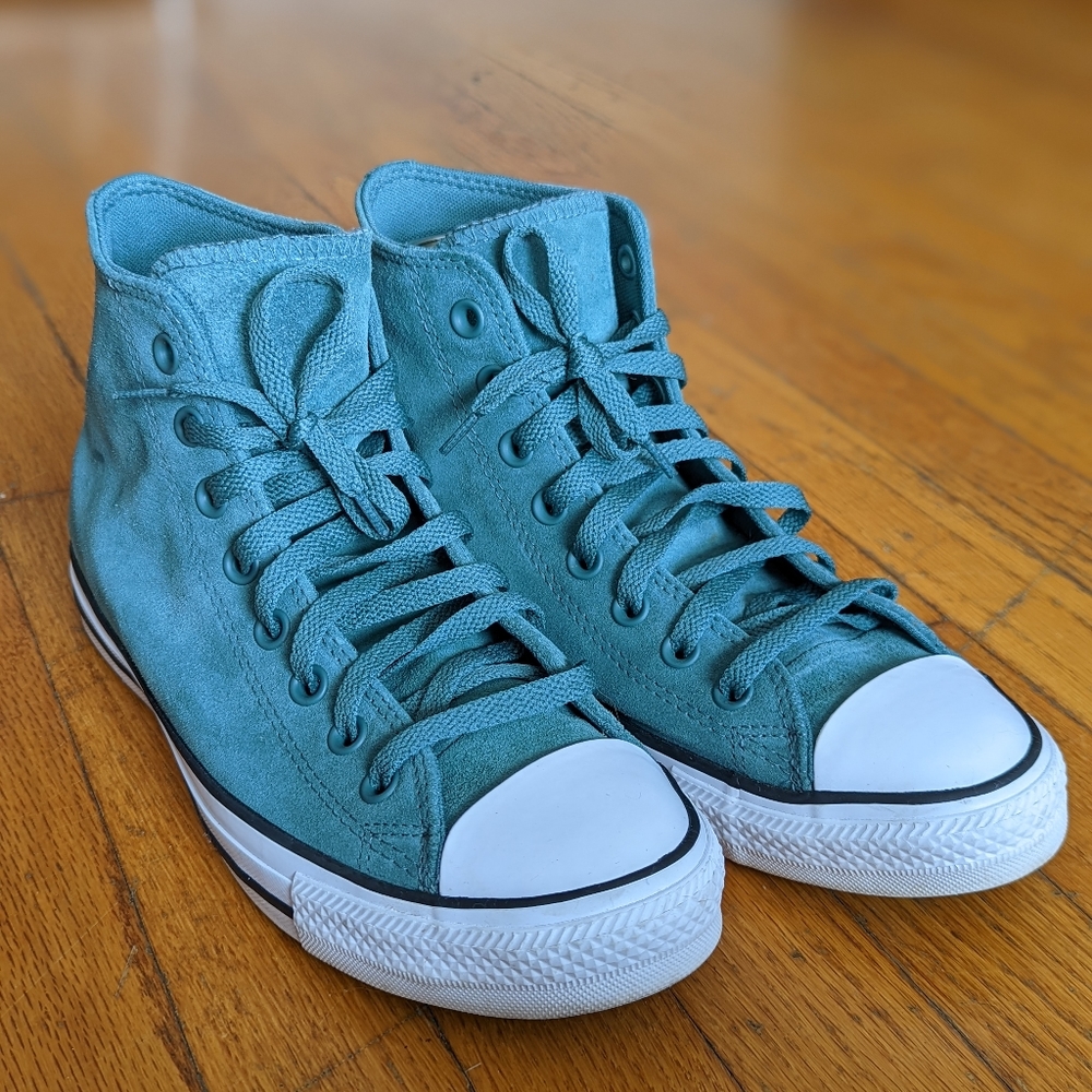 Premium suede Converse All Stars (emerald green)